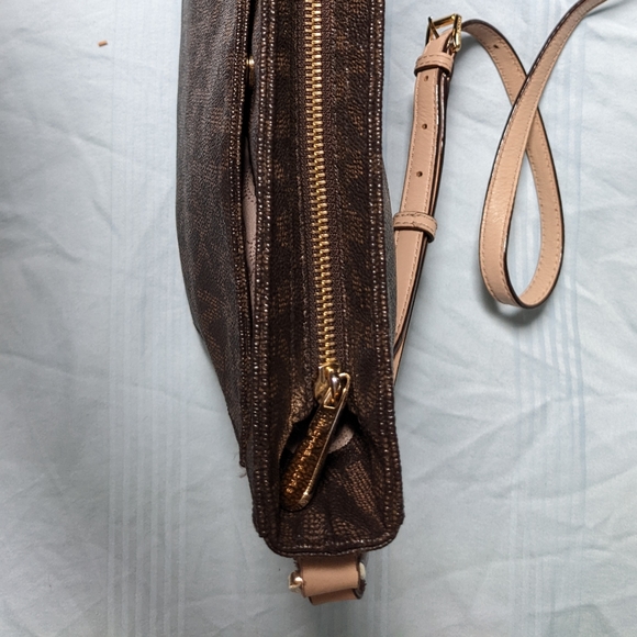 Michael Kors Jet Set Large Travel Logo Messenger Bag, Brown - Picture 6 of 10